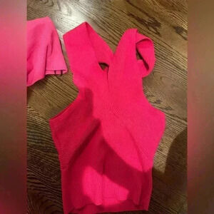 pink top